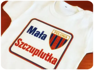 nadruk na dziecięcych śpioszkach