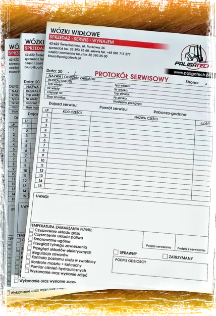 Zdjęcia słupa ogłoszeniowego z przyklejonym plakatem w formacie A0